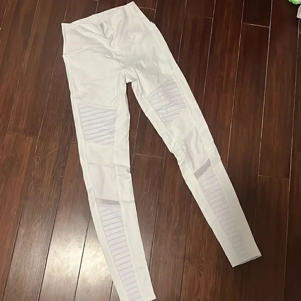 Alo White Moto Legging - Size Small - Worn Once - Excellent Condition